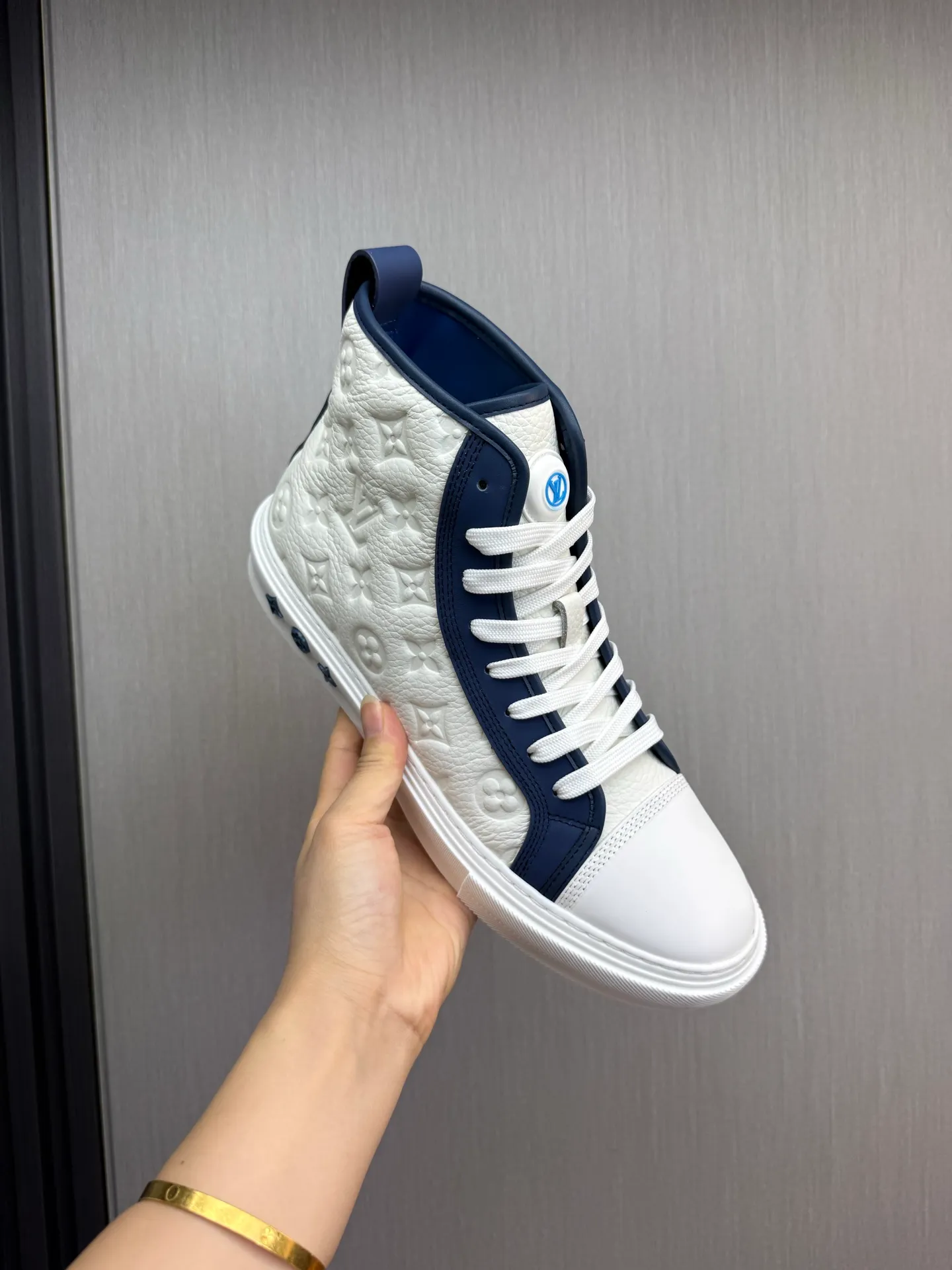 Men's shoes 💰840💰 LOUIS VUITTON [Luden Yiwei] The new trendy Lv is on the market 🎁, casual and fashionable men's shoes 👟 1:1 shipment ⬆️The upper is made of imported cowhide + cowhide mesh lining, the original wear-resistant rubber outsole, the version is simple and elegant, exclusive for trendy men. 38-45 (38.45 is non-refundable if made to order)